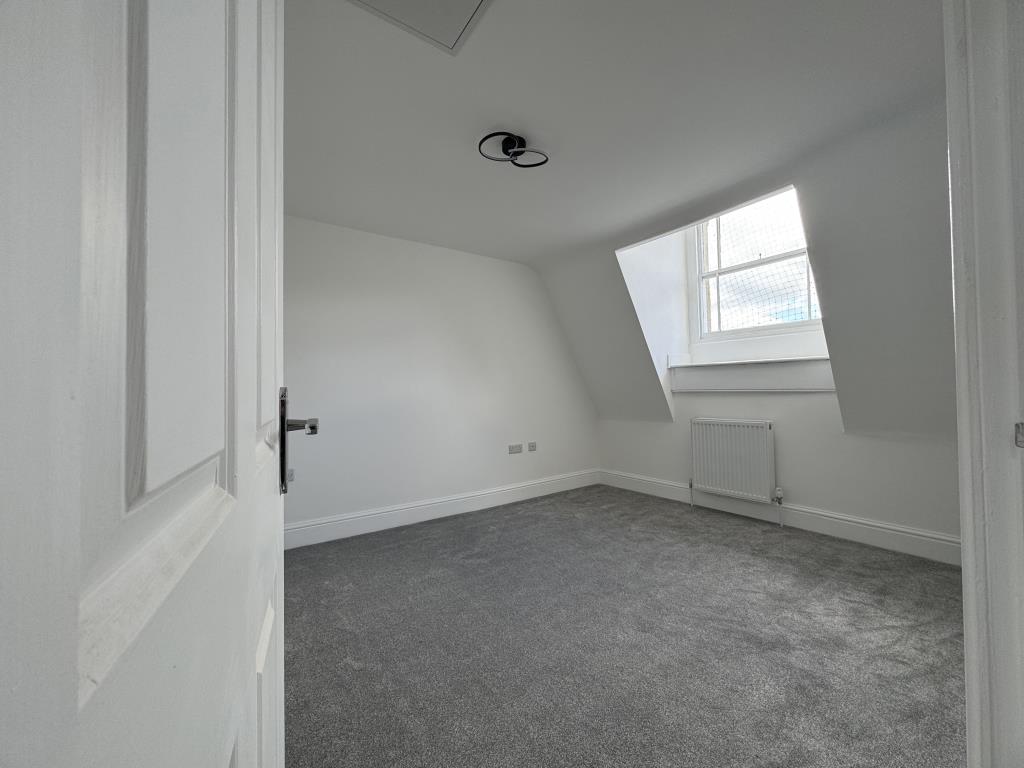 Lot: 155 - TWO-BEDROOM TOP FLOOR FLAT IN CENTRAL LOCATION - Bedroom two of two double bedrooms